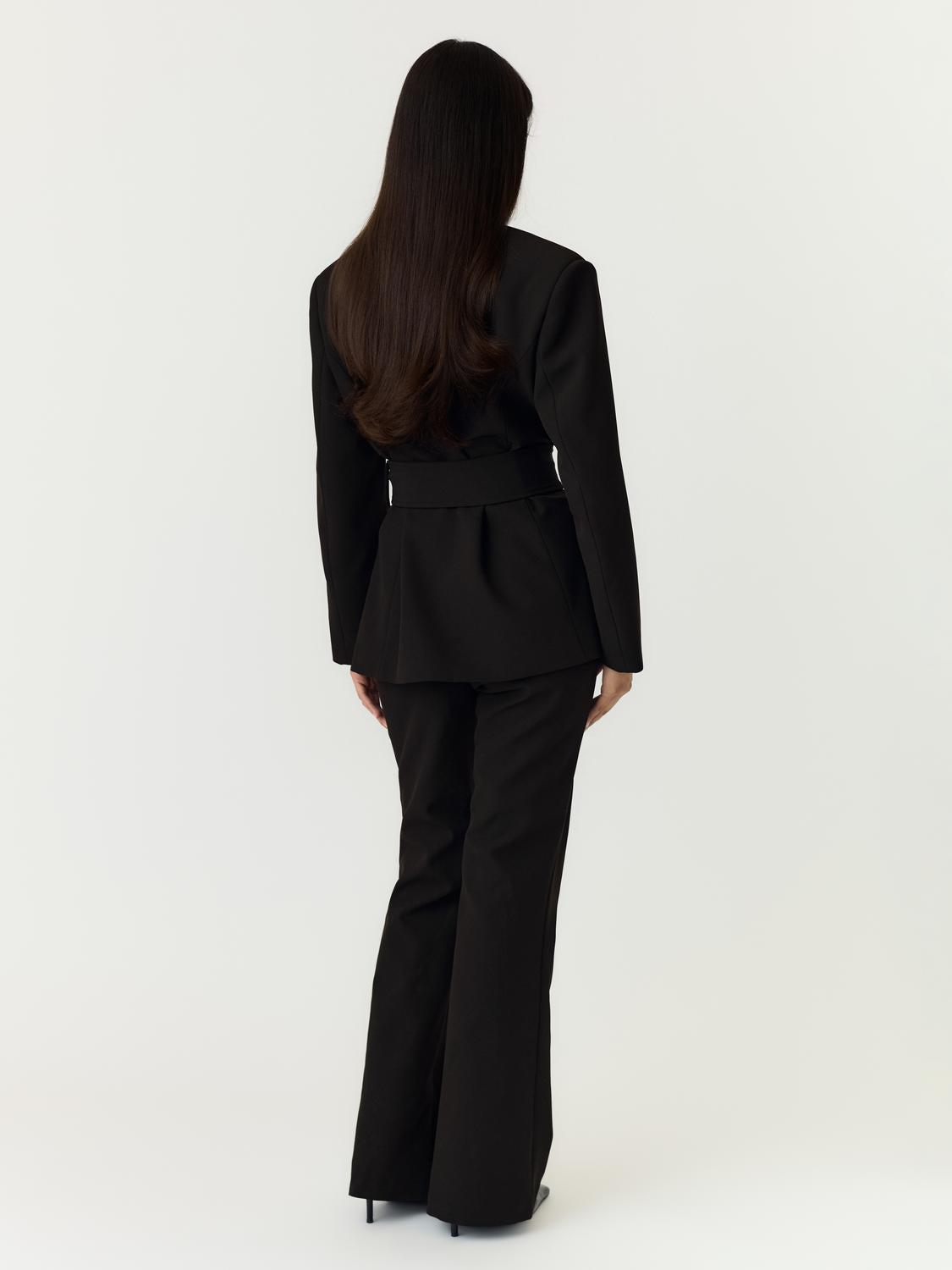 model_shot-back